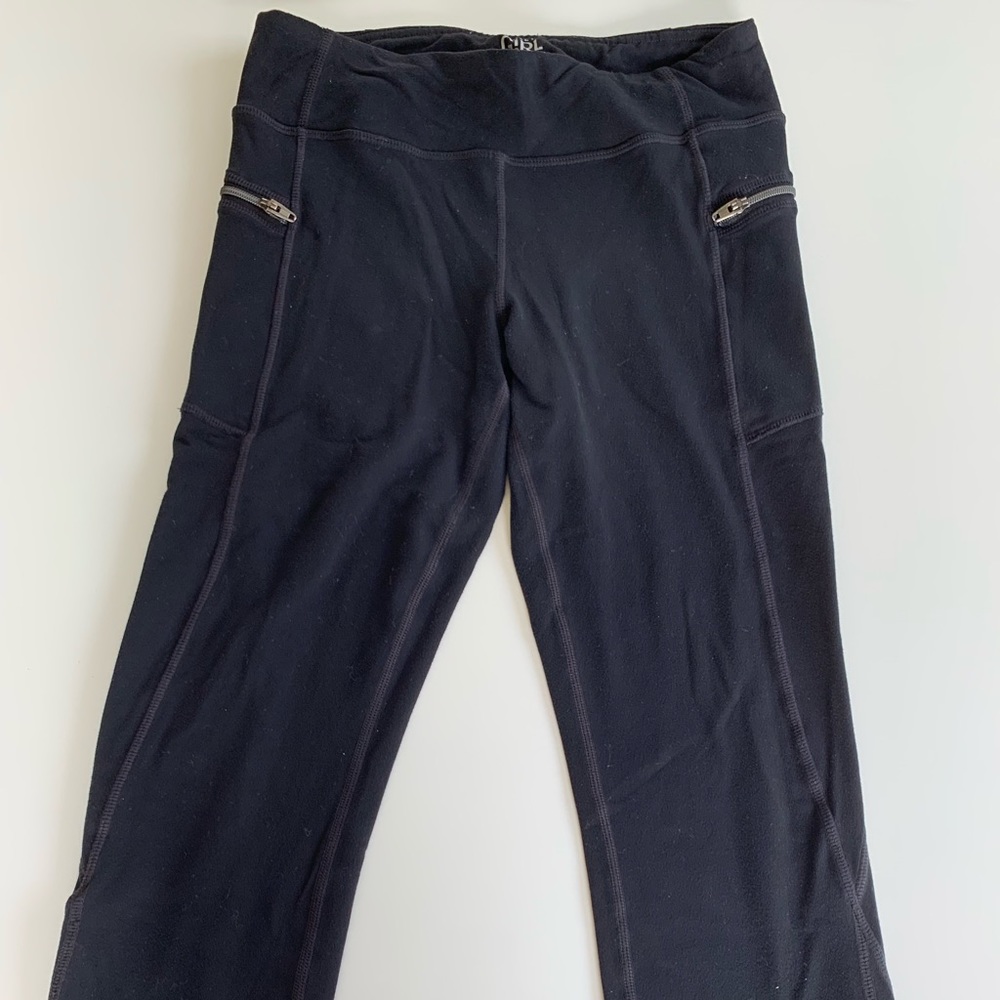 Athlete girl leggings with pockets